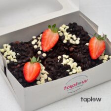 Strawberry Chocolate Chunk Brownies 6 Pcs