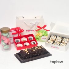Chocolate Bar Cake & Sweets Gift Set
