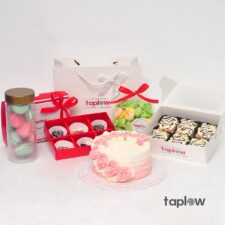 Rose Swirl Cake & Sweets Gift Set