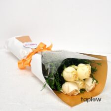 Brown paper wrap with cream roses single-stem arrangement