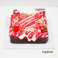 Strawberry Brownie Cake - 1 Kg