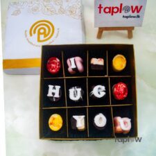 Hug You Letters Pralines Chocolate Pack 12 Pcs