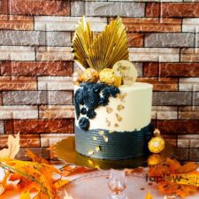 Black & Gold Royalty Cake - 1.5 Kg