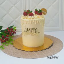 White Chocolate Berry Bliss Cake - 1.5 Kg