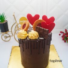 The Lovebite Tower Celebration Cake - 1 Kg
